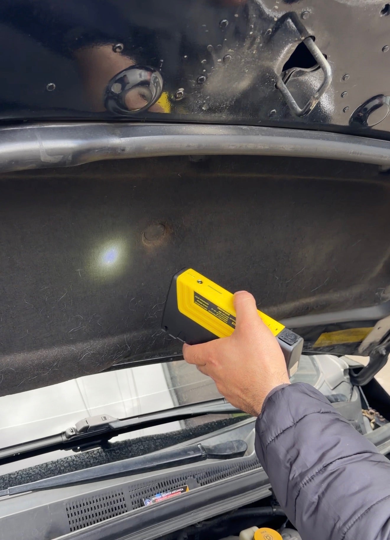 Kit de Emergencia Vehicular 5 en 1 — Arrancador Portátil + Compresor + Linterna